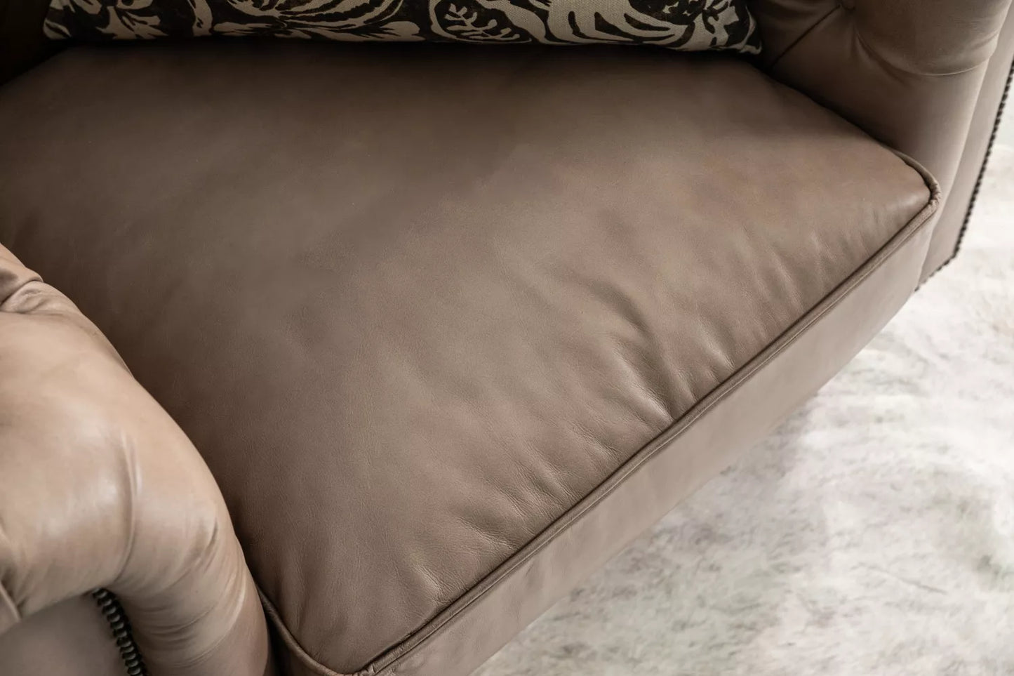 SET Chesterfield en Cuero "Sofá 3 Plazas + 2 Poltronas"