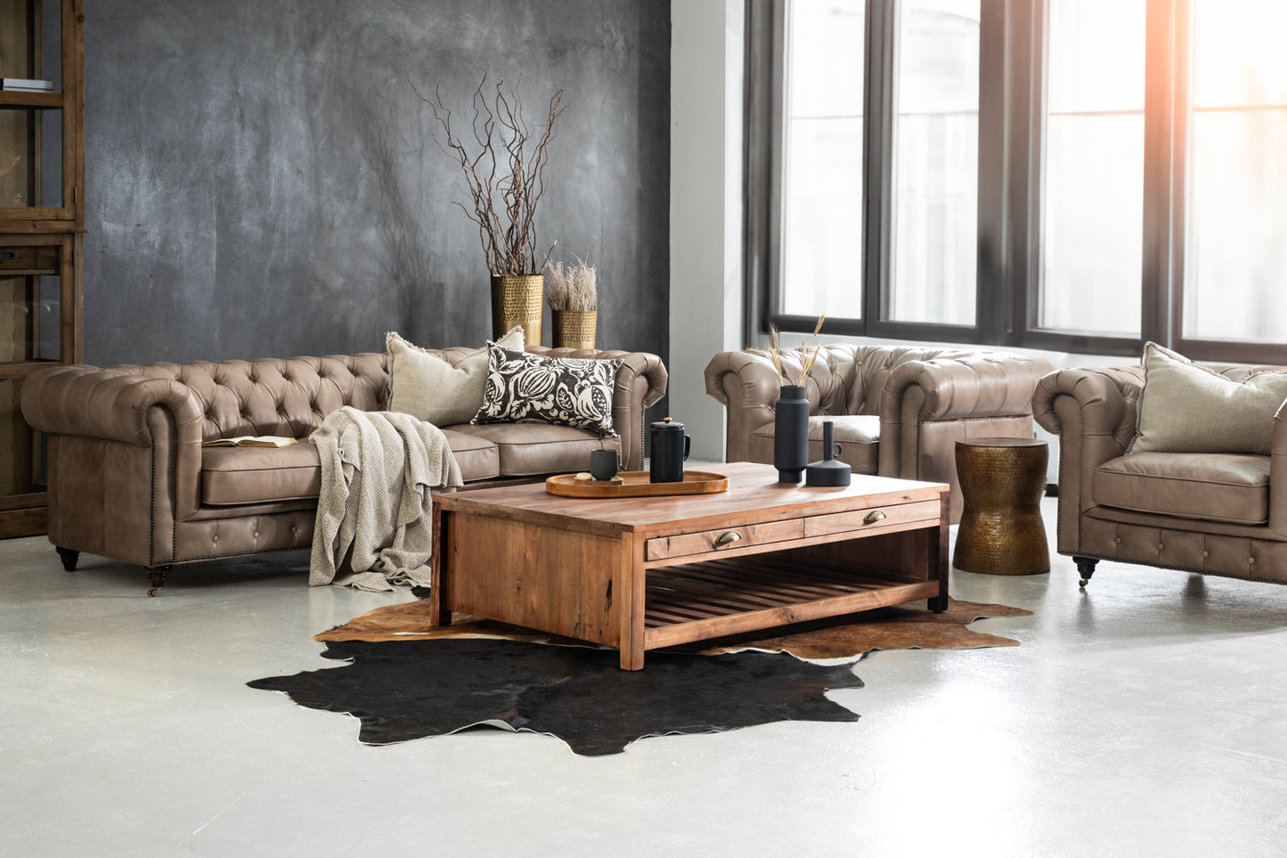 SET Chesterfield en Cuero "Sofá 3 Plazas + 2 Poltronas"