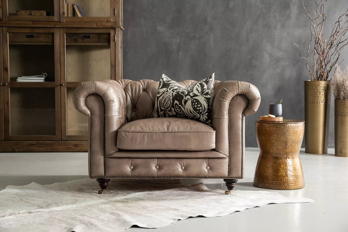 SET Chesterfield en Cuero "Sofá 3 Plazas + 2 Poltronas"