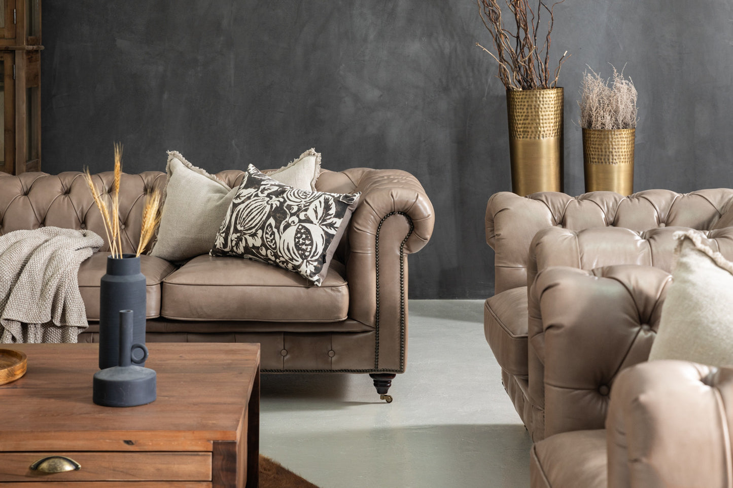 SET Chesterfield en Cuero "Sofá 3 Plazas + 2 Poltronas"