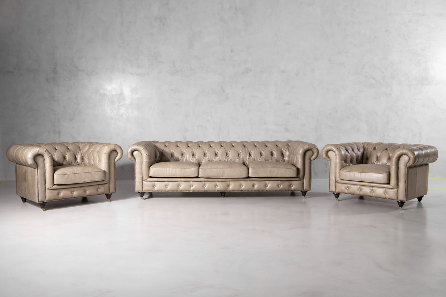 SET Chesterfield en Cuero "Sofá 3 Plazas + 2 Poltronas"