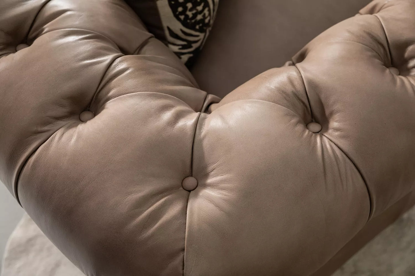 SET Chesterfield en Cuero "Sofá 3 Plazas + 2 Poltronas"