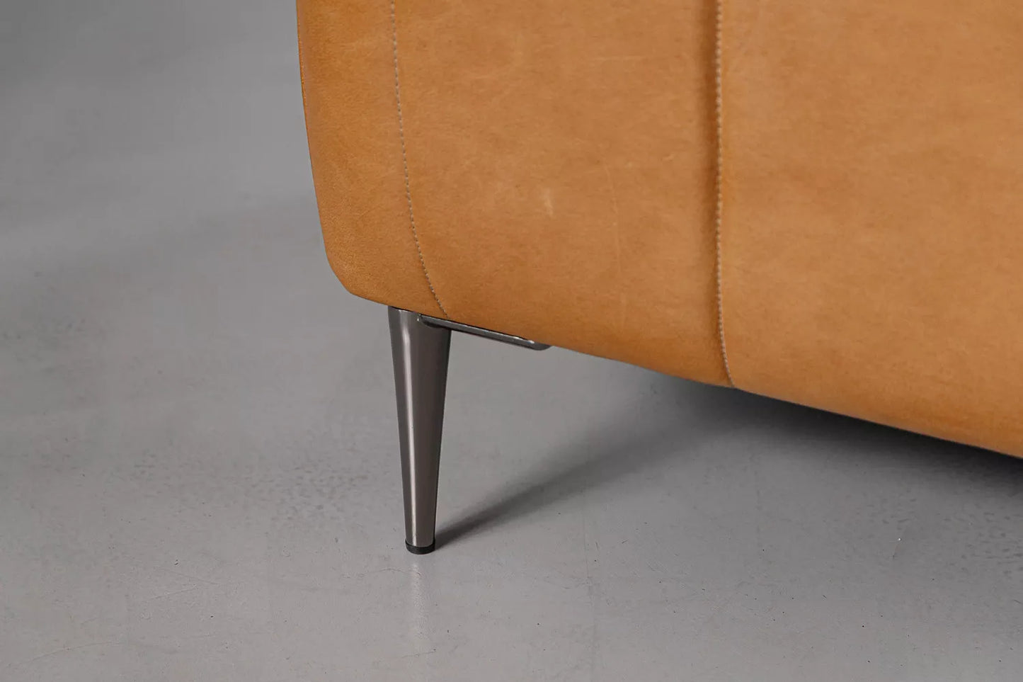 Sofá en Cuero "ALDANO"