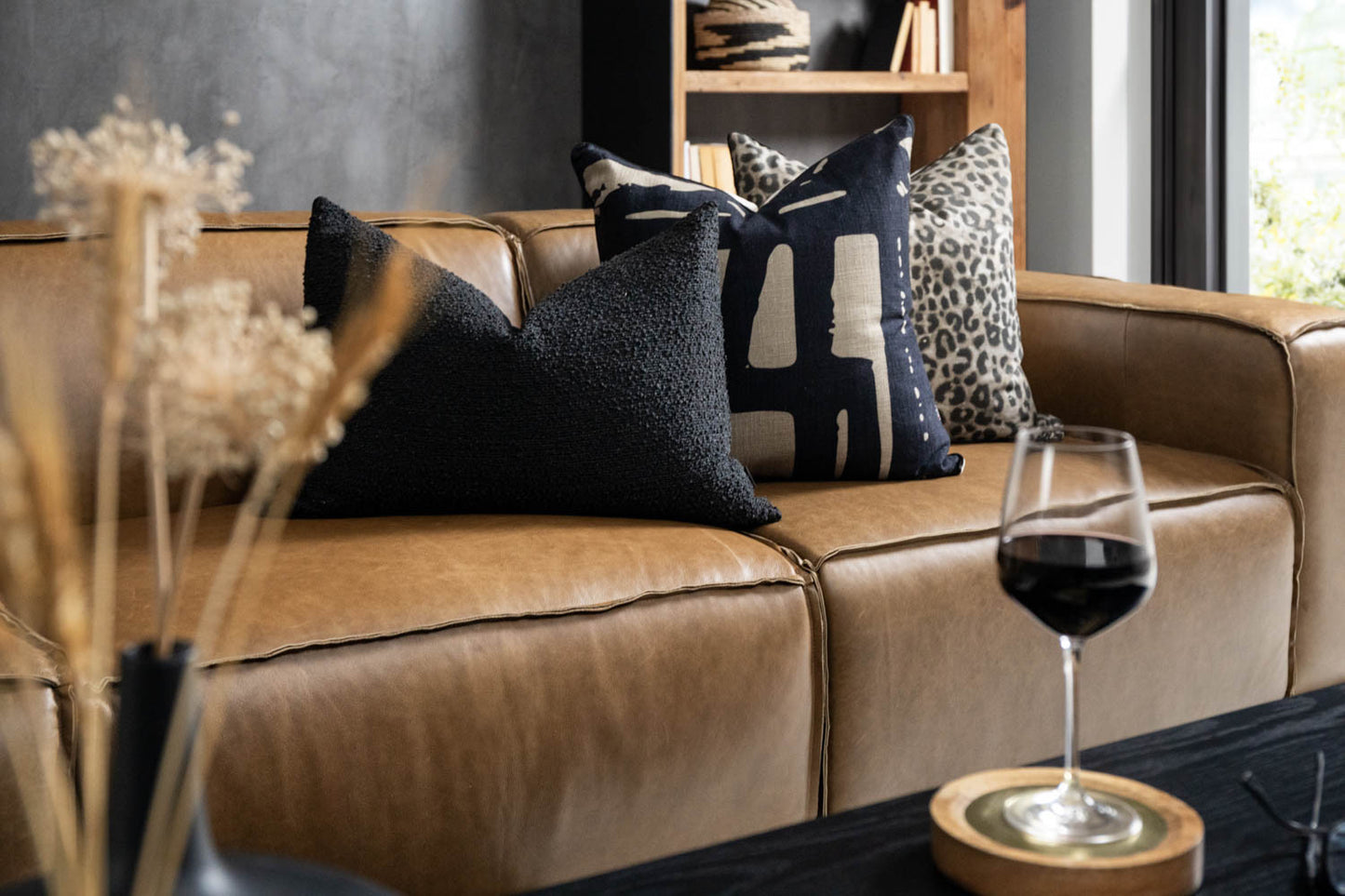 Sofá en Cuero "CONGO + PUFF"