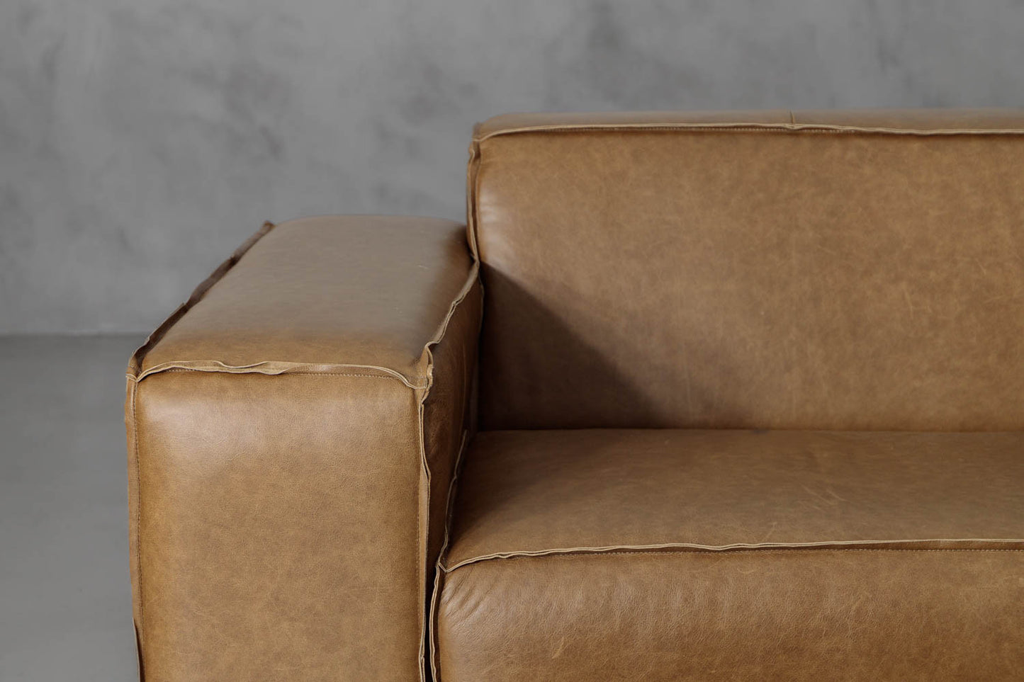 Sofá en Cuero "CONGO + PUFF"