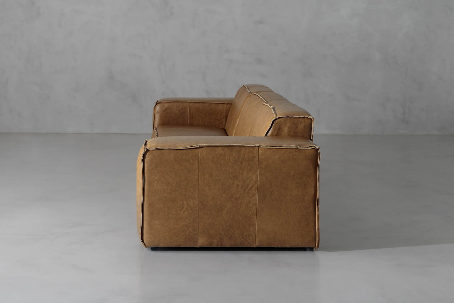 Sofá en Cuero "CONGO + PUFF"