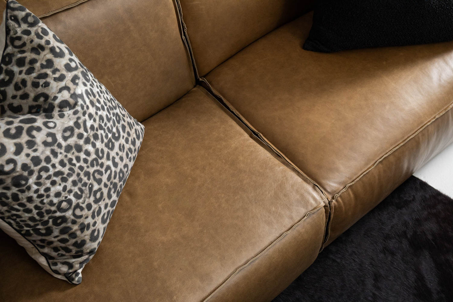 Sofá en Cuero "CONGO + PUFF"